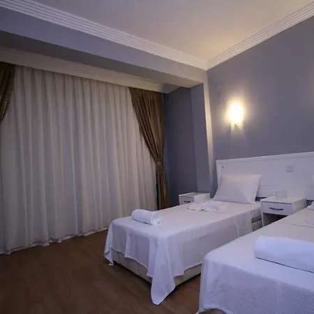 فندق Adrian 3*