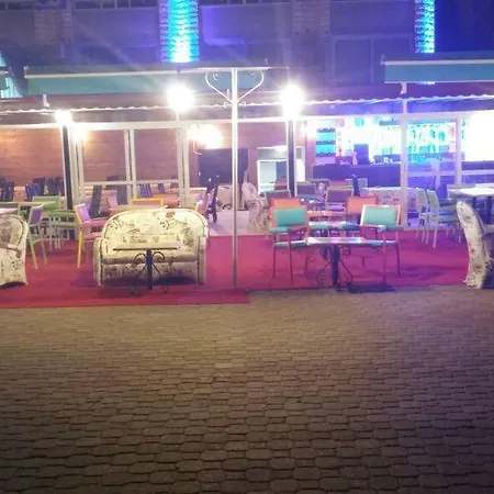 فندق Adrian 3*